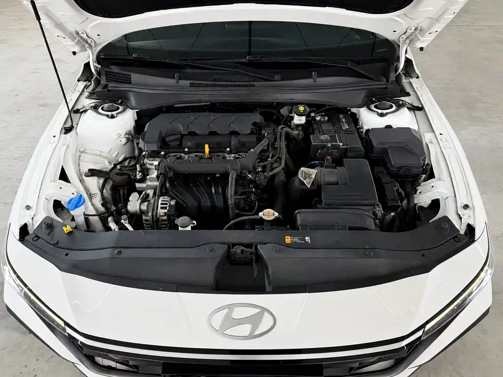 Hyundai Elantra — миниатюра 10