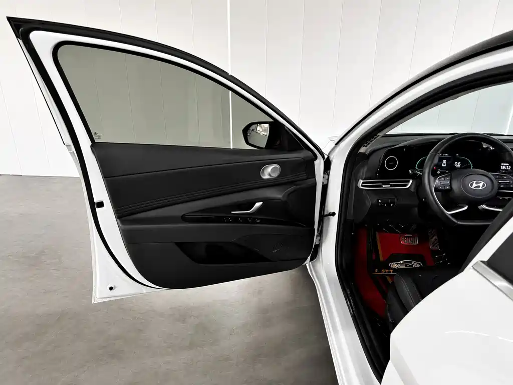 Hyundai Elantra — миниатюра 11