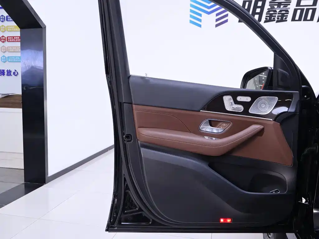 Mercedes-Benz GLE (Import) — миниатюра 18