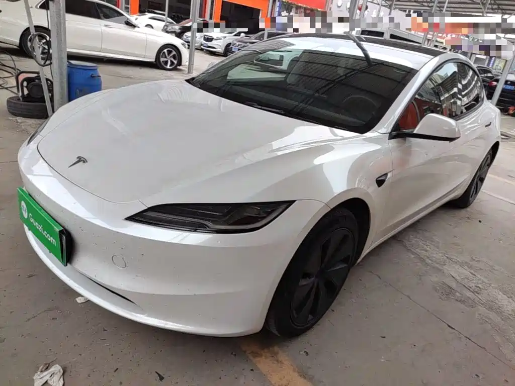 Tesla Model 3 2024