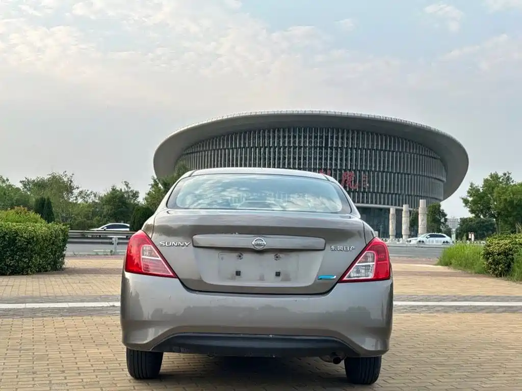 Nissan Sunny — миниатюра 5