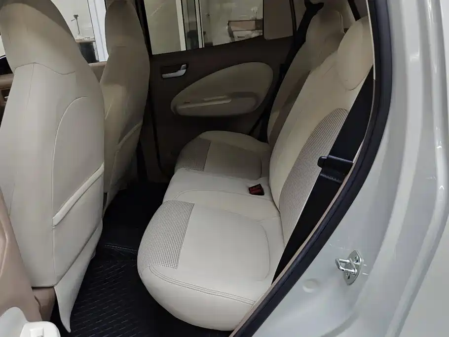 Wuling MINIEV — миниатюра 11