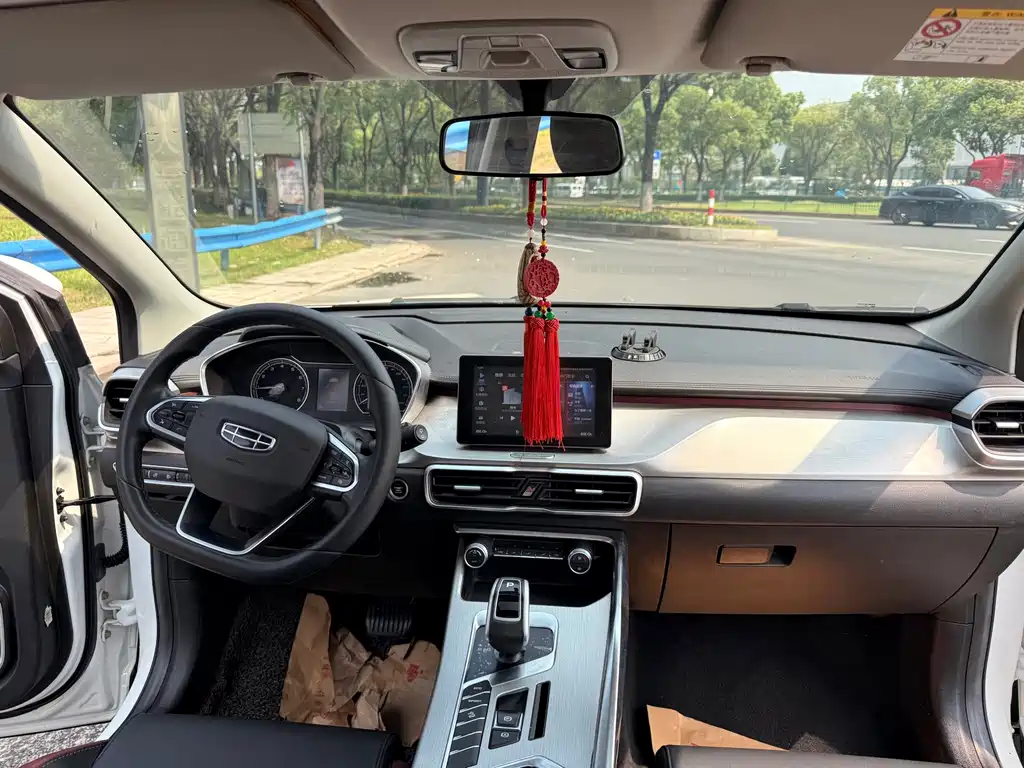 Geely Binyue — миниатюра 10