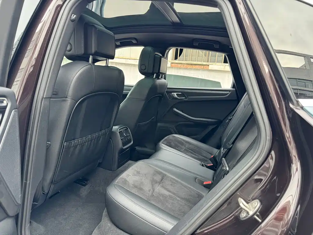 Porsche Macan — миниатюра 5