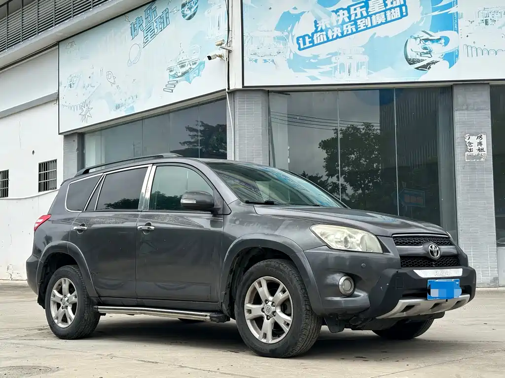 Toyota RAV4 2011 2.4L AT Luxury