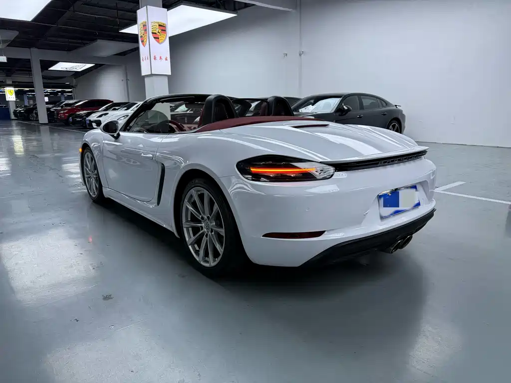 PORSCHE 718