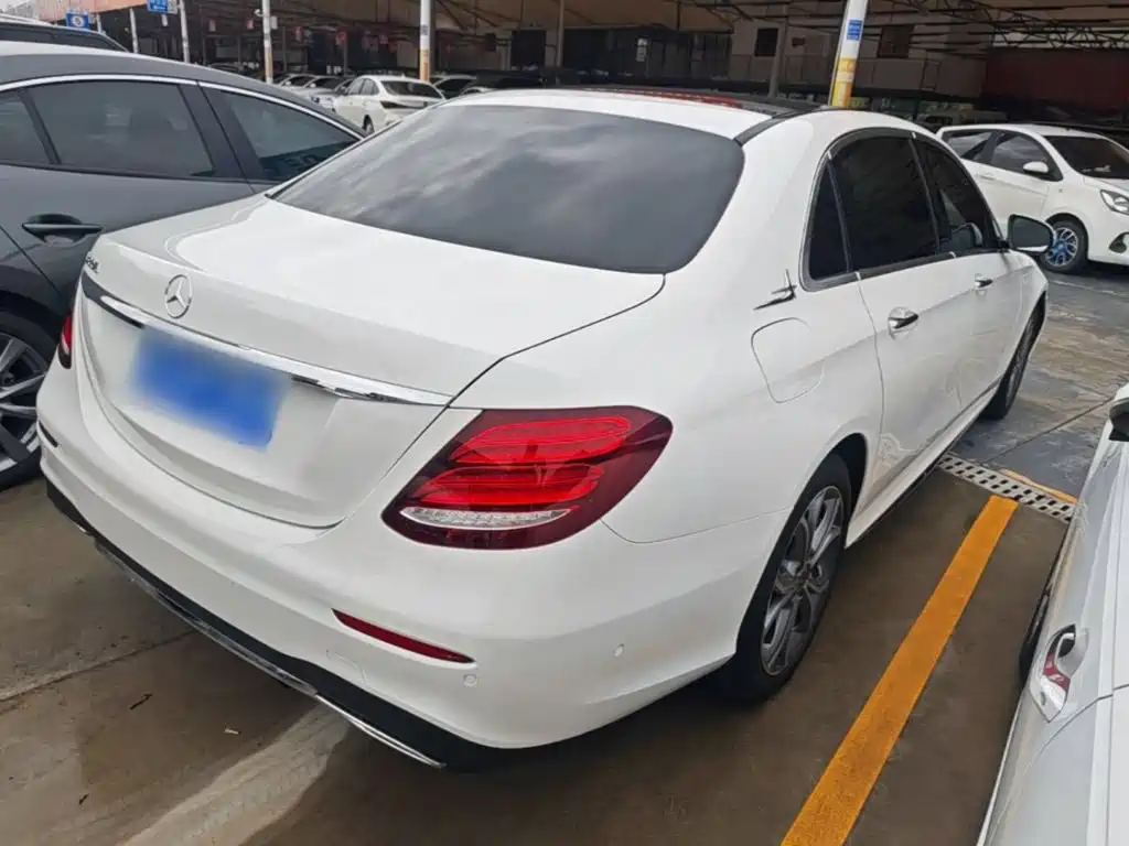Mercedes-Benz E-Class — миниатюра 7