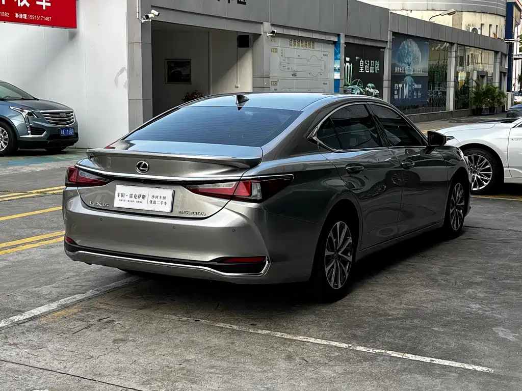 Lexus ES 2022 300h