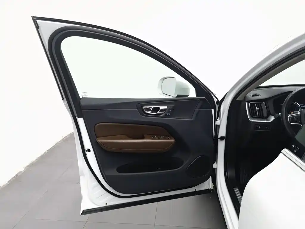 Volvo XC60 — миниатюра 8
