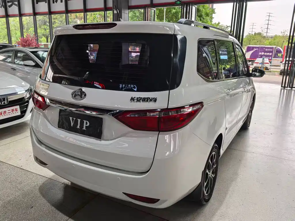 Changan Oshan A600 A600 2016 1.5L MT Elite 7 мест