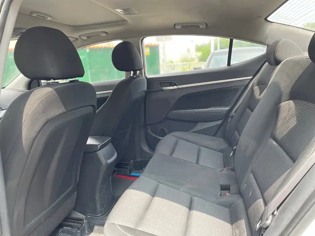 Hyundai Elantra — миниатюра 5