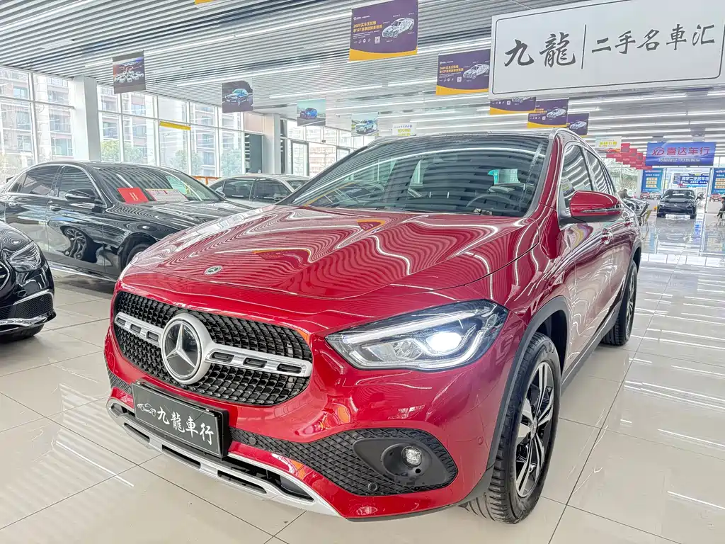 MERCEDES-BENZ GLA