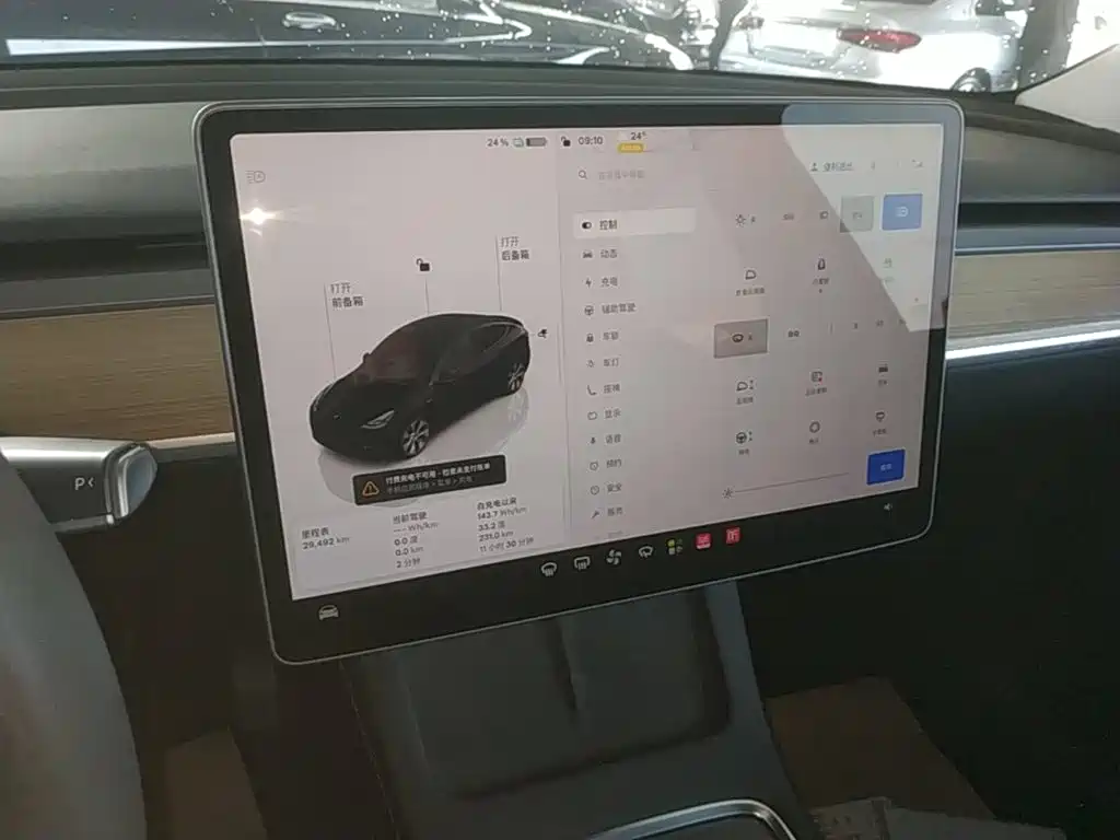 Tesla Model Y — миниатюра 13