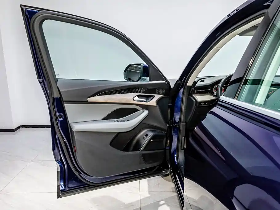 Audi Q6 — миниатюра 8