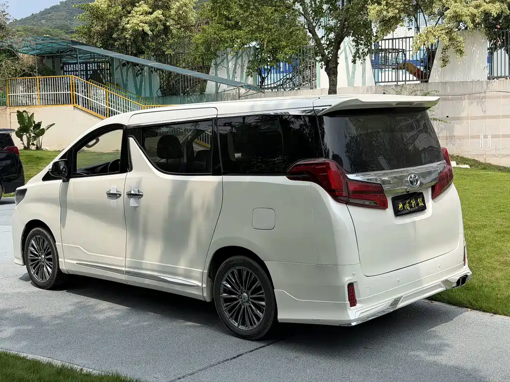 Toyota Alphard 2012 3.5L Luxury