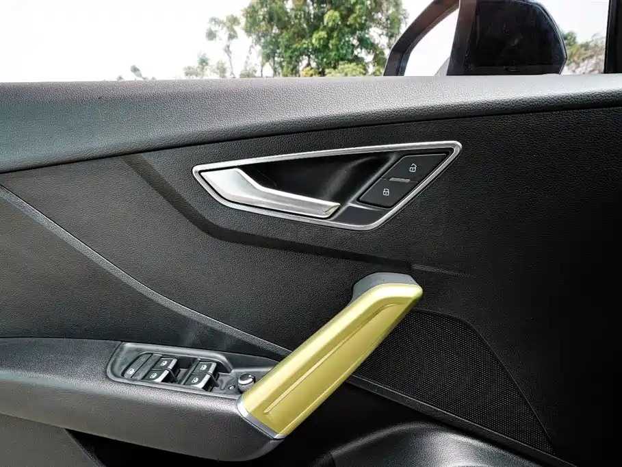 Audi Q2L - фото 14