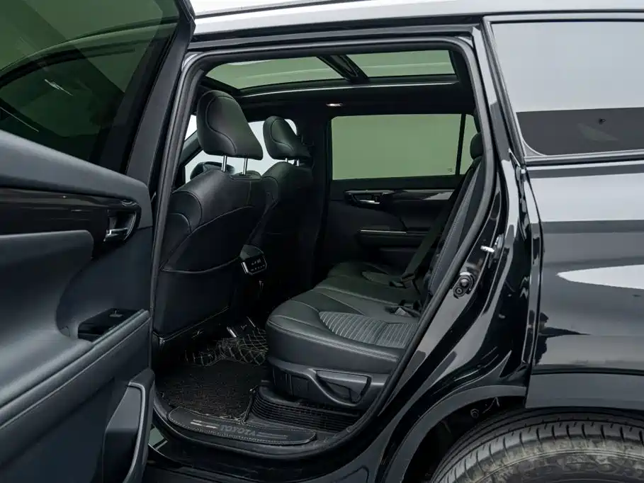 Toyota Crown Kluger — миниатюра 19