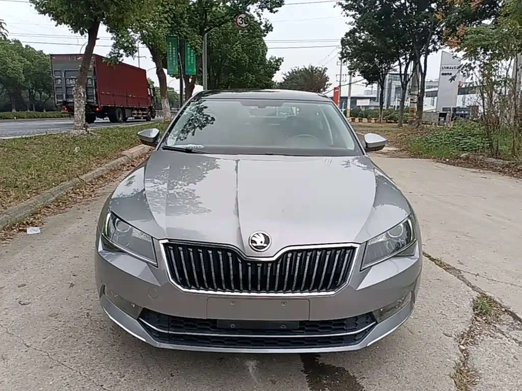 Skoda Superb — миниатюра 3