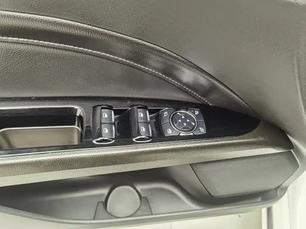 Ford Mondeo — миниатюра 9