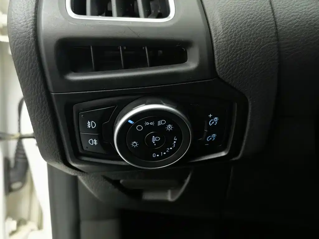 Ford Focus — миниатюра 21