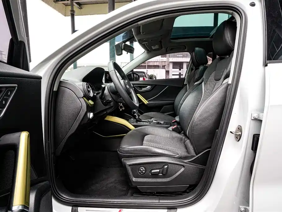 Audi Q2L - фото 8