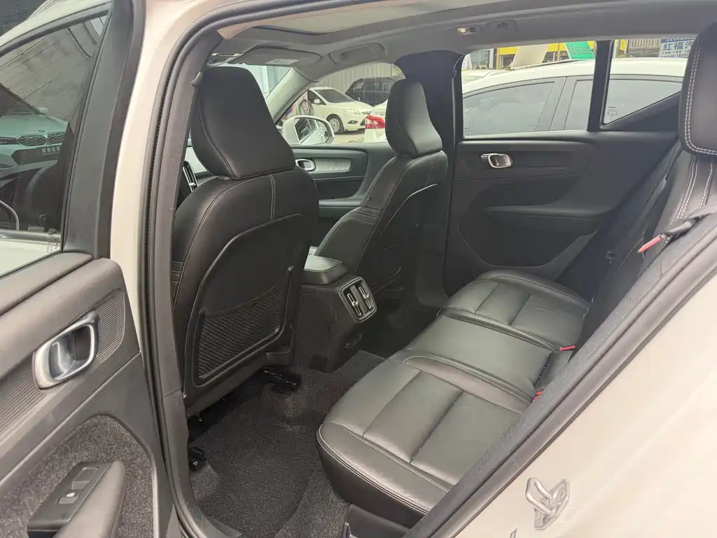 Volvo XC40 2022 T4 Luxury