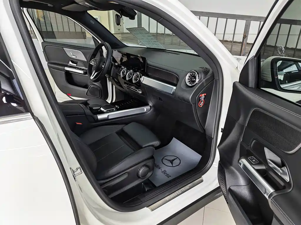 Mercedes-Benz GLB — миниатюра 8