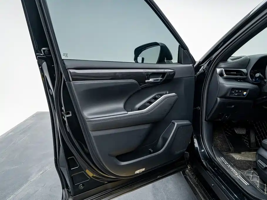 Toyota Crown Kluger — миниатюра 16