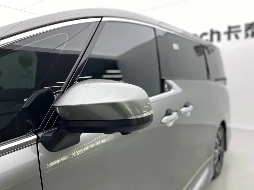 Toyota Vellfire — миниатюра 14