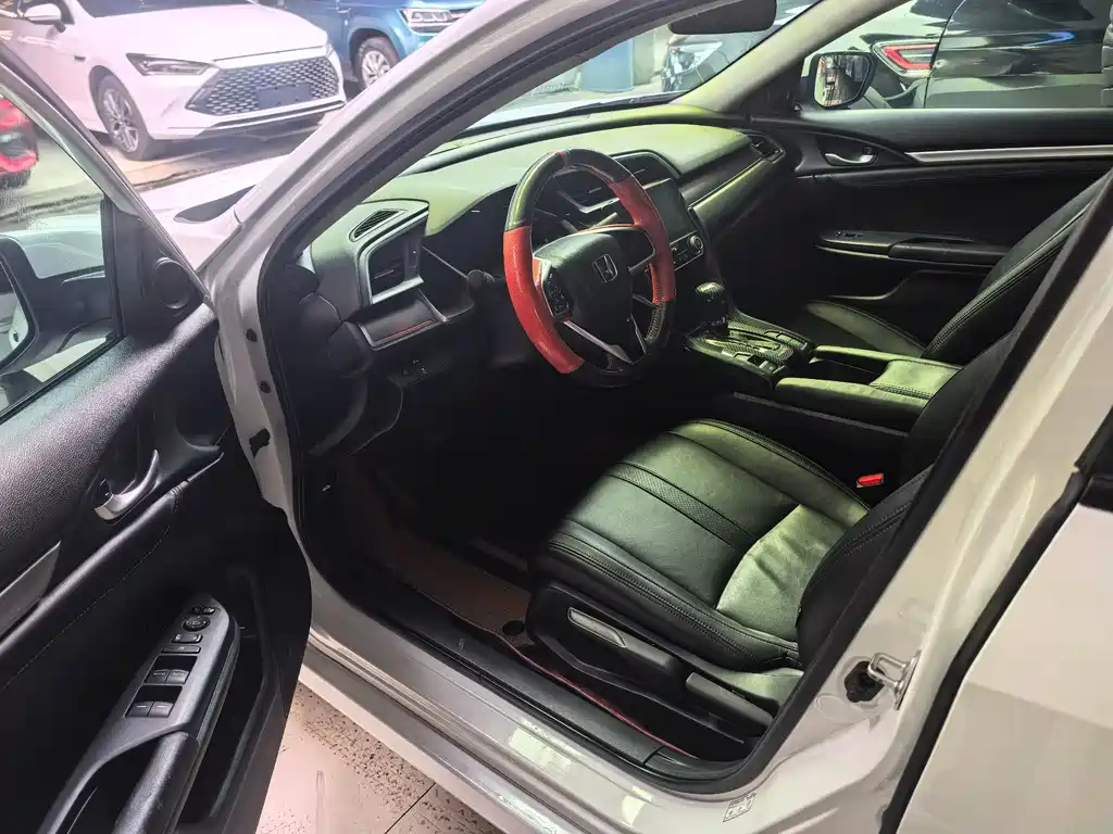 Honda Civic 2016 220TURBO CVT Luxury