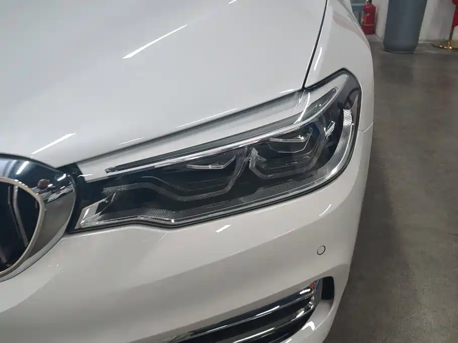 BMW 5 Series — миниатюра 5