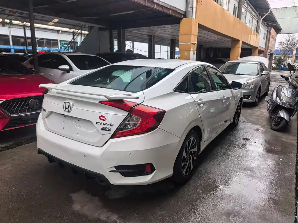 Honda Civic 2016 220TURBO CVT Luxury