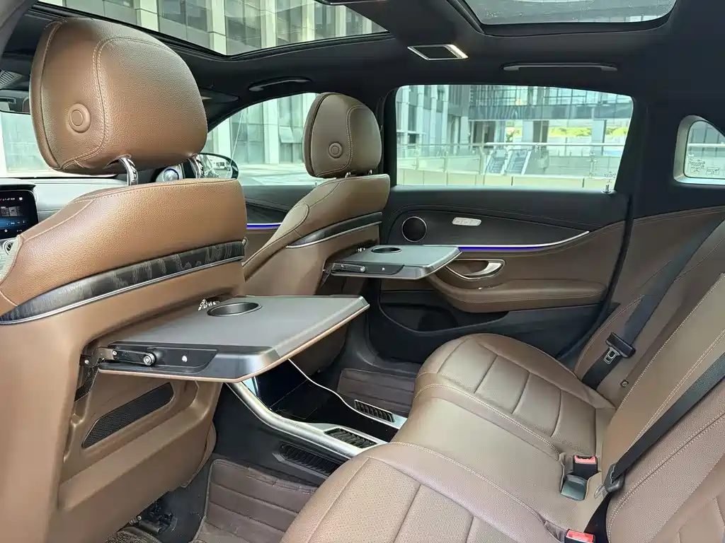 Mercedes-Benz E-Class — миниатюра 12