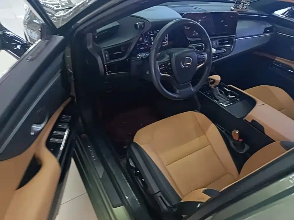 Lexus ES — миниатюра 16
