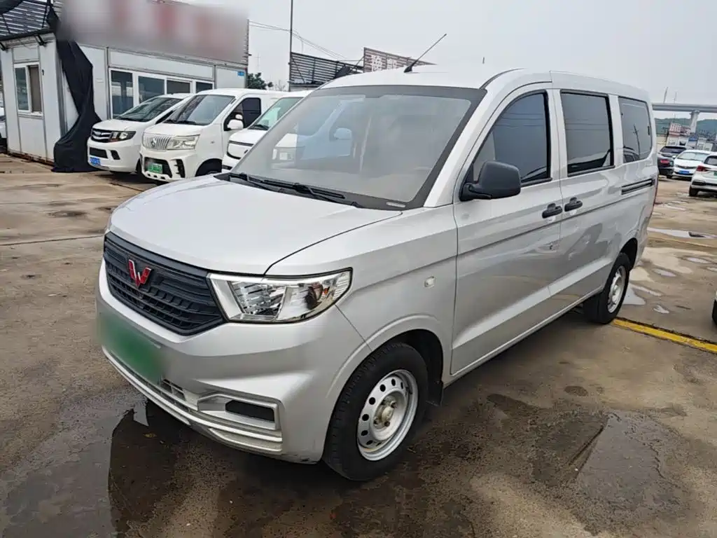 Wuling Hongguang V