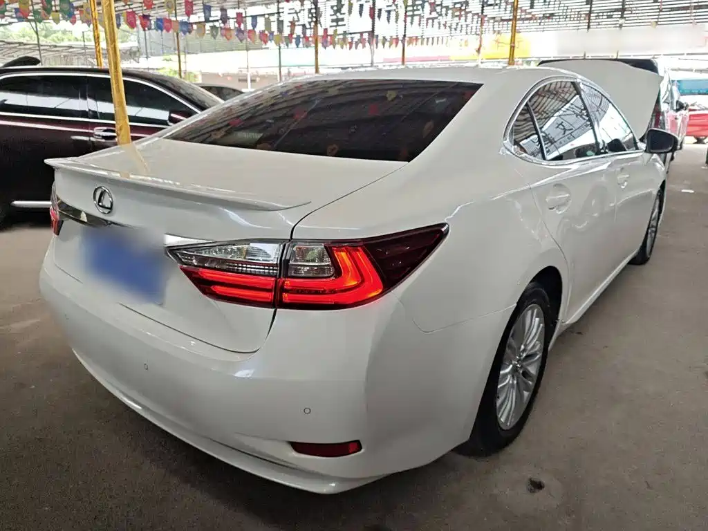 Lexus ES — миниатюра 7