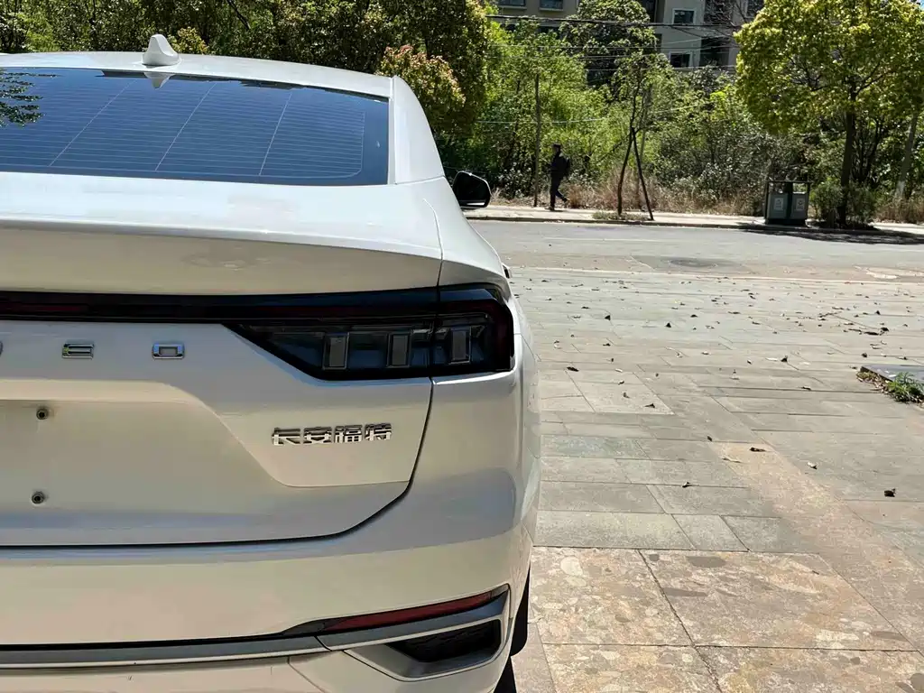 Ford Mondeo — миниатюра 12