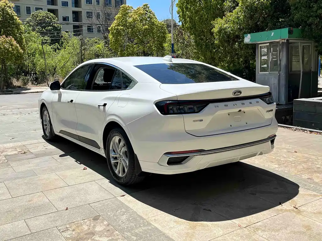 Ford Mondeo — миниатюра 9