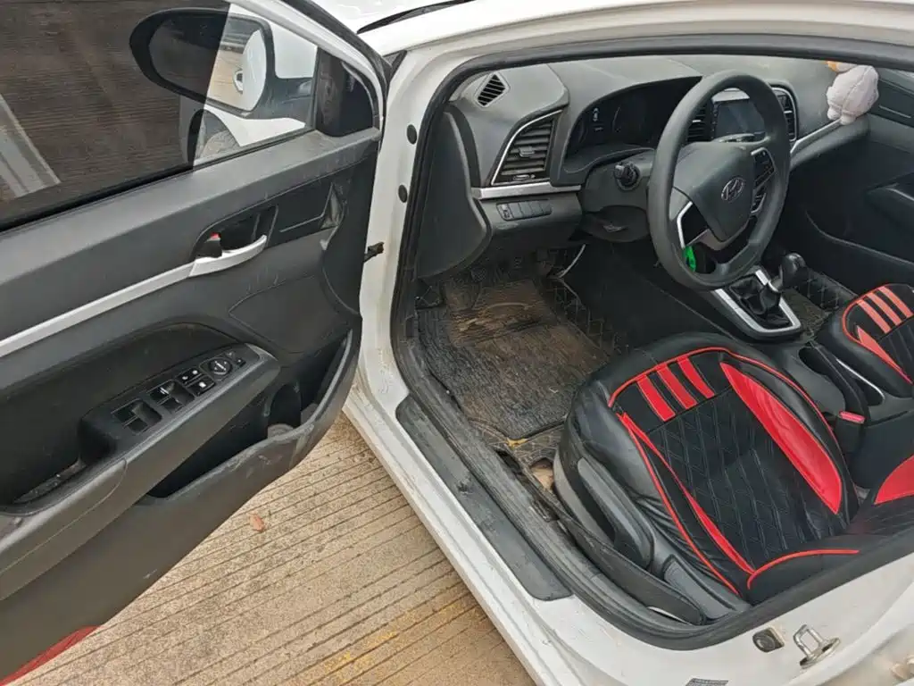 Hyundai Elantra — миниатюра 16