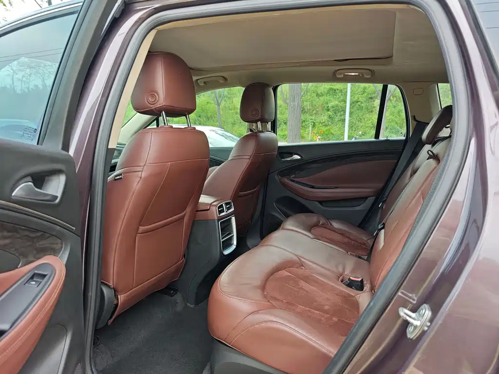 Buick Envision Plus — миниатюра 5