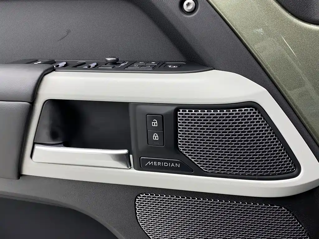 Land Rover Defender — миниатюра 33