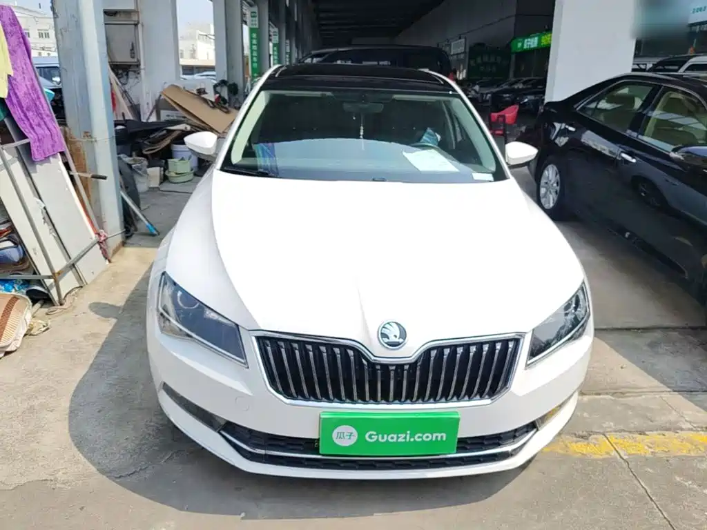 Skoda Superb — миниатюра 3