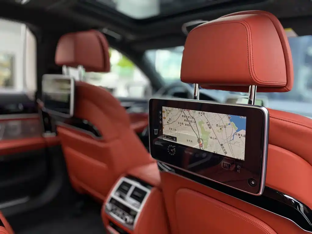 BMW 7 Series — миниатюра 34