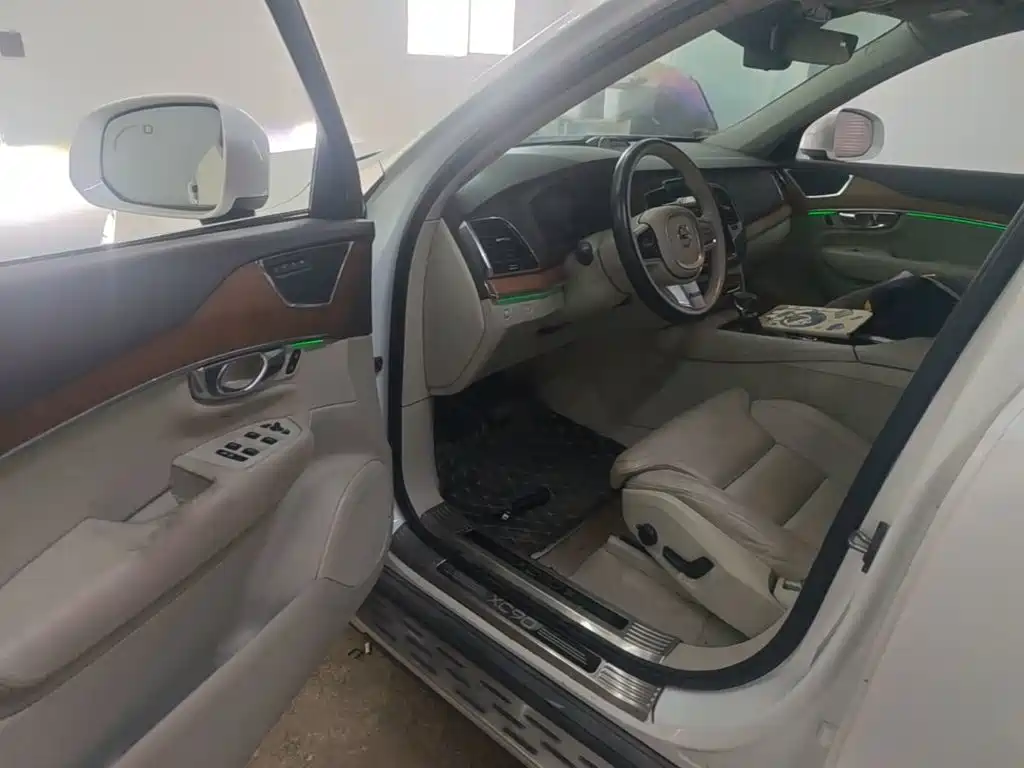 Volvo XC90 — миниатюра 16