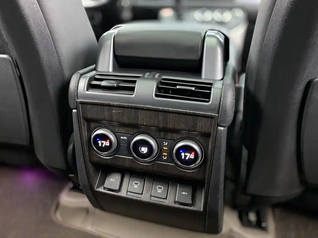 Land Rover Defender — миниатюра 25