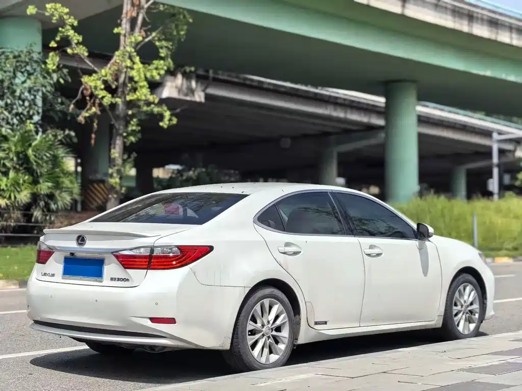 Lexus ES — миниатюра 8