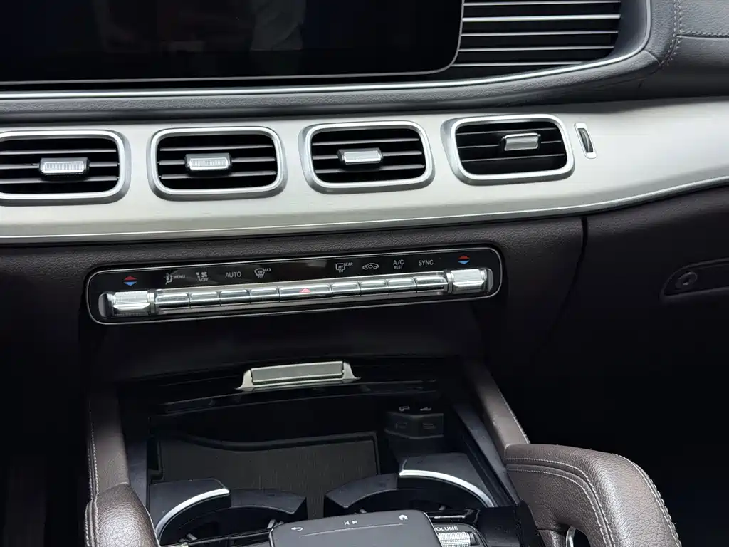Mercedes-Benz GLE (Import) — миниатюра 23