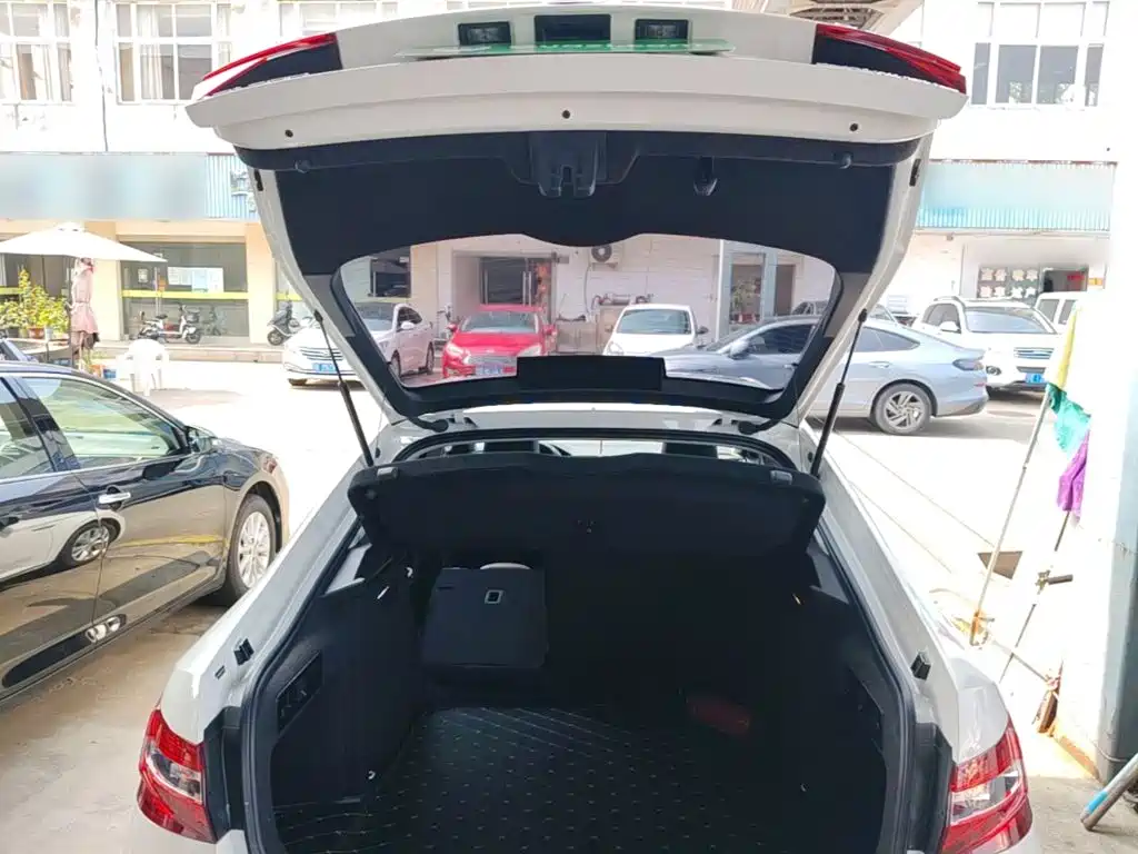 Skoda Superb — миниатюра 19