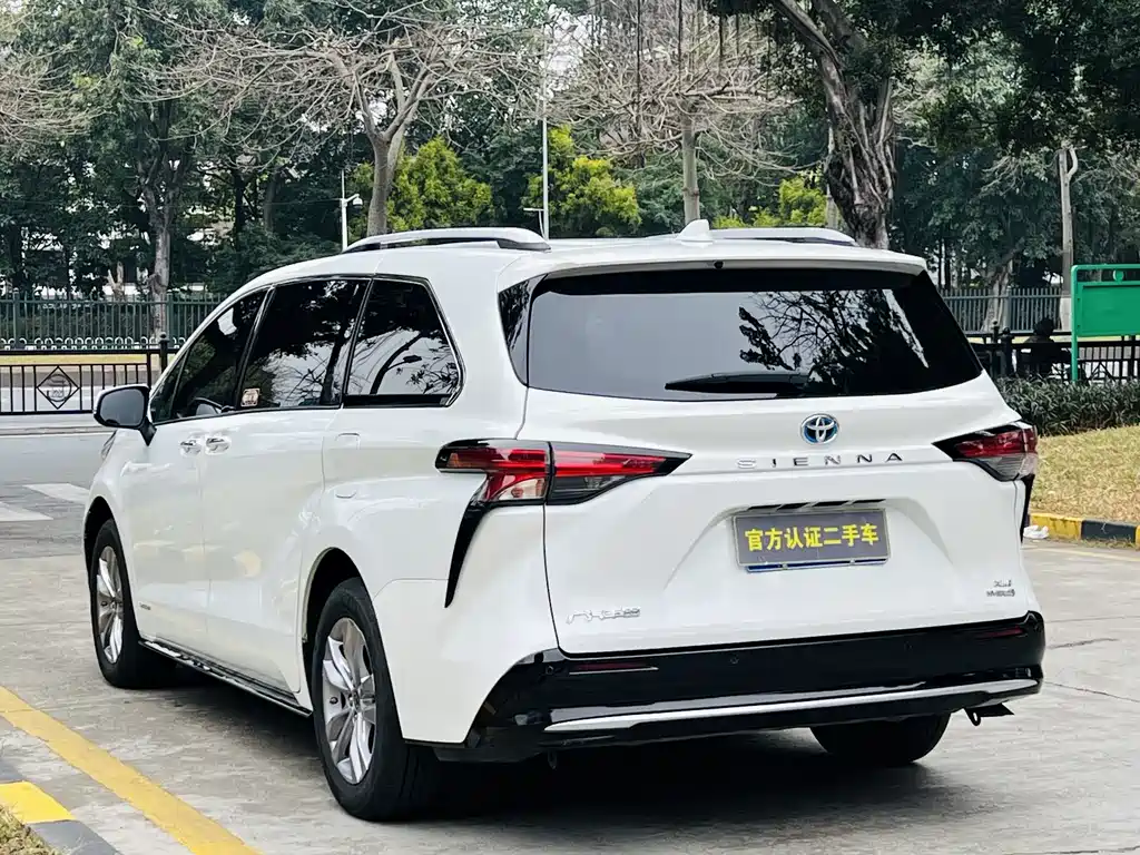 Toyota Sienna 2023 2.5L Luxury
