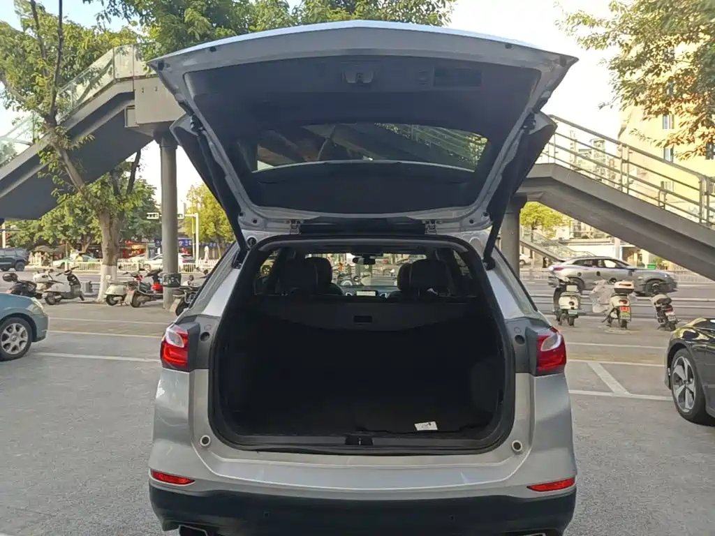 Chevrolet Equinox — миниатюра 15